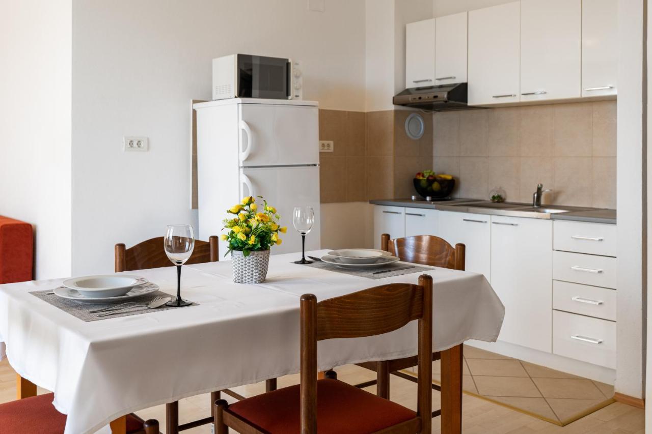 Villa Mirela Petrcane Ngoại thất bức ảnh