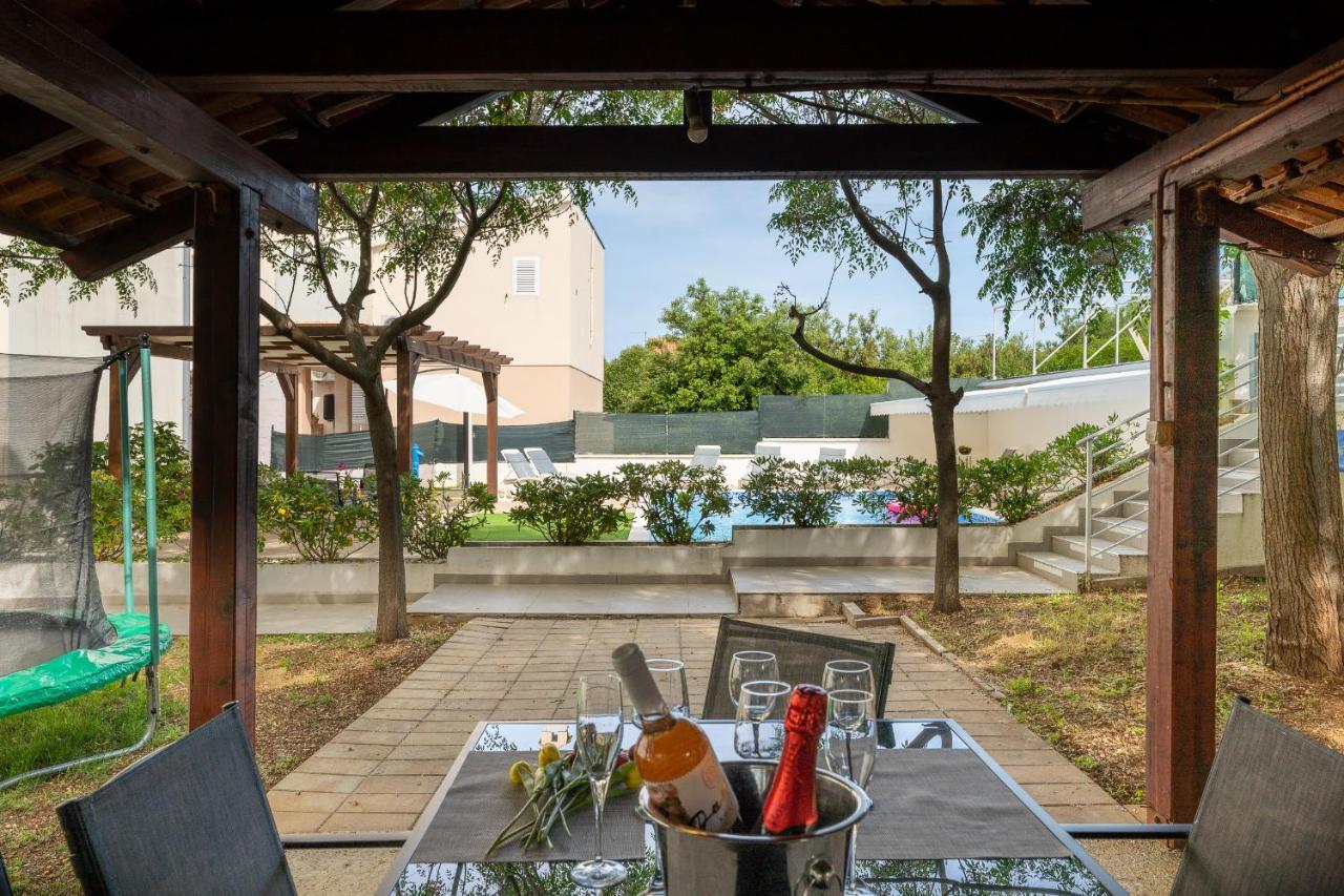 Villa Mirela Petrcane Ngoại thất bức ảnh