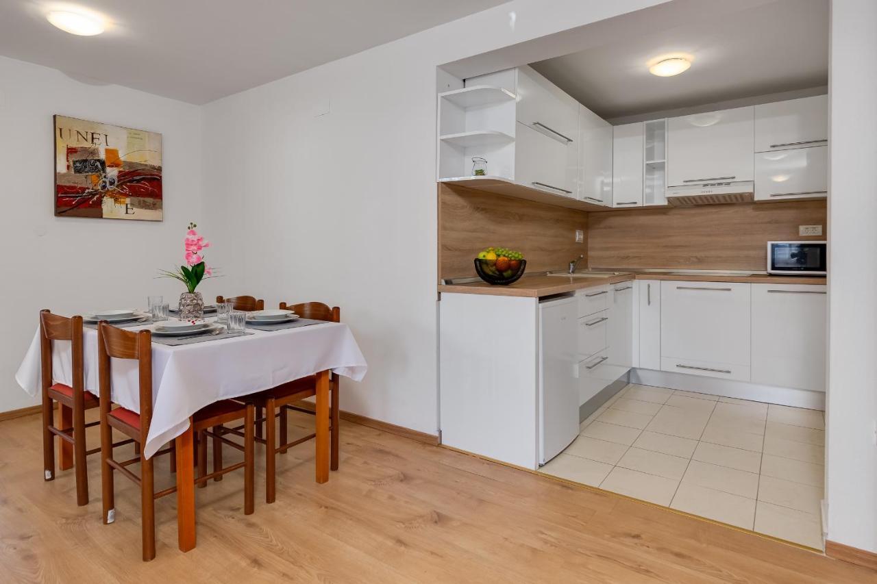 Villa Mirela Petrcane Ngoại thất bức ảnh