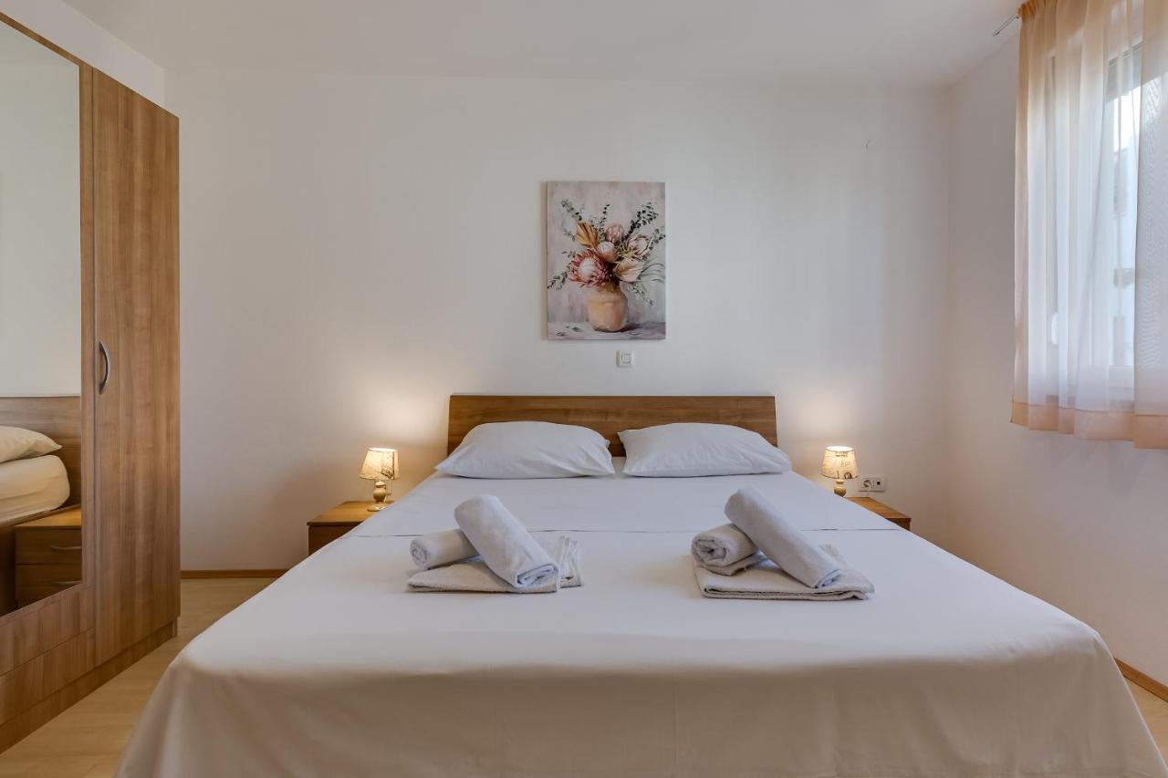 Villa Mirela Petrcane Ngoại thất bức ảnh