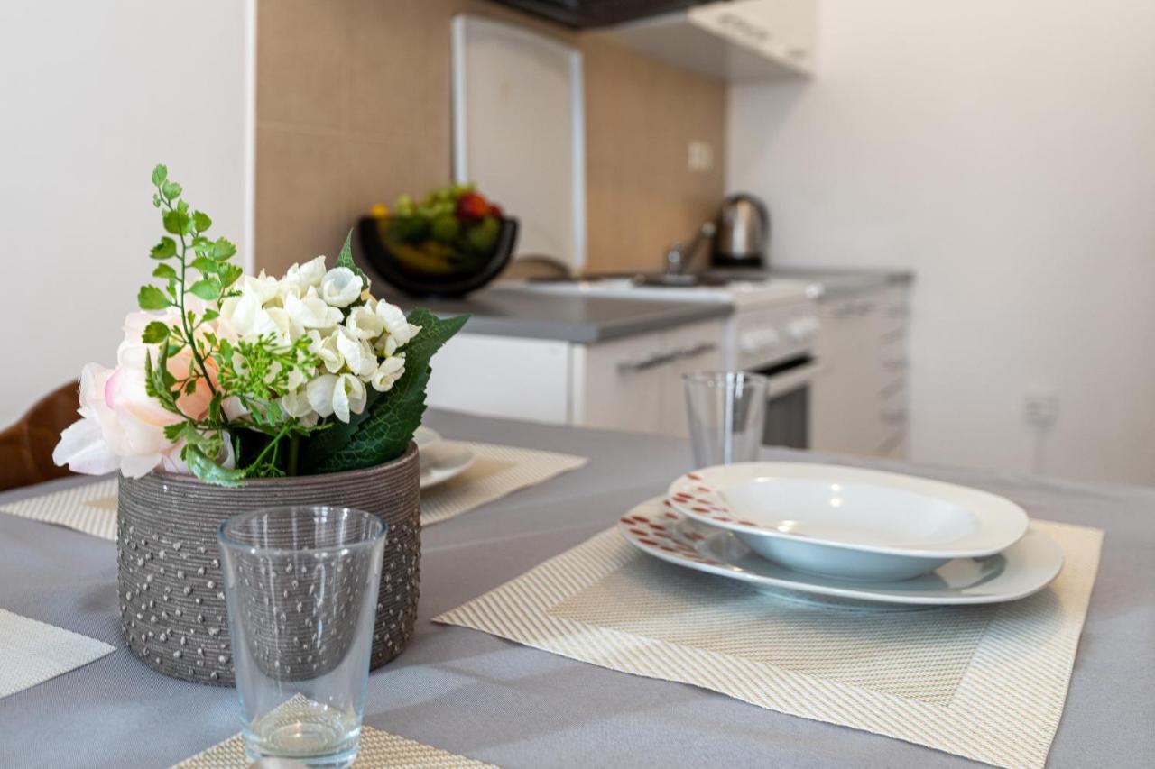 Villa Mirela Petrcane Ngoại thất bức ảnh